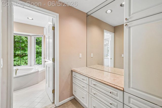 4523 Rivers Edge Drive, Troy, MI 48098