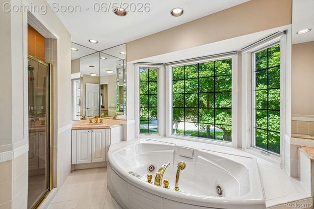 4523 Rivers Edge Drive, Troy, MI 48098
