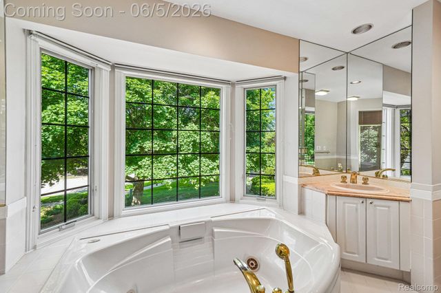 4523 Rivers Edge Drive, Troy, MI 48098
