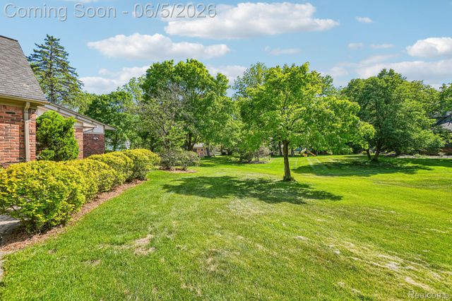 4523 Rivers Edge Drive, Troy, MI 48098
