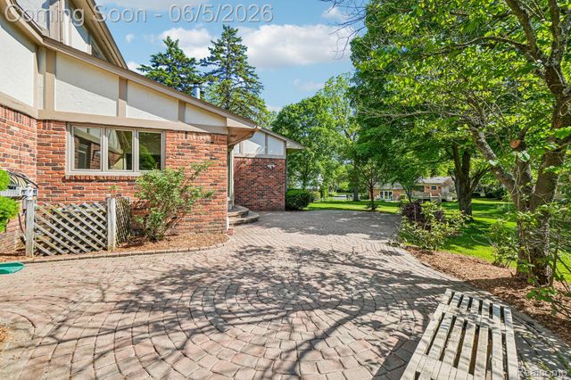 4523 Rivers Edge Drive, Troy, MI 48098
