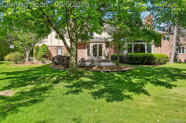 4523 Rivers Edge Drive, Troy, MI 48098