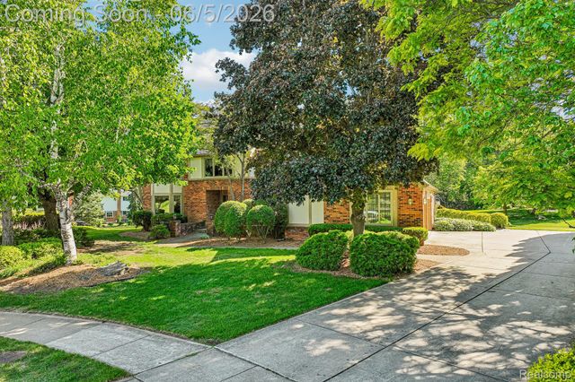 4523 Rivers Edge Drive, Troy, MI 48098