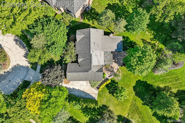 4523 Rivers Edge Drive, Troy, MI 48098