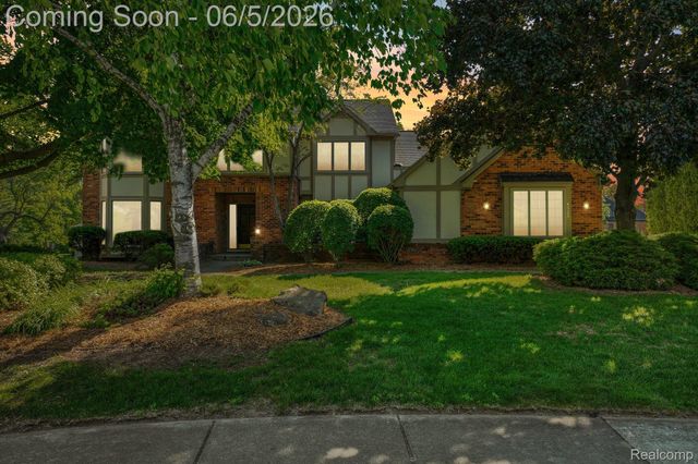 4523 Rivers Edge Drive, Troy, MI 48098