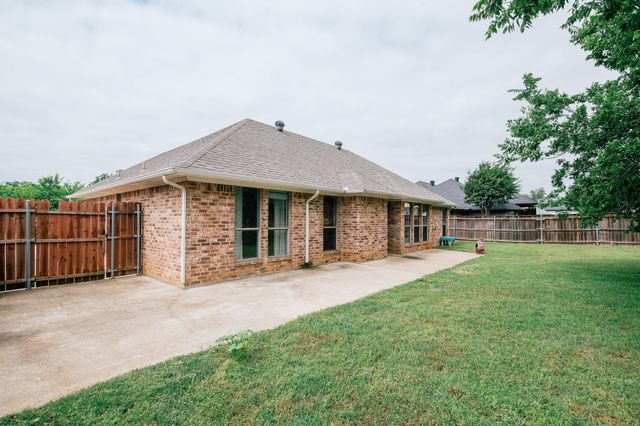 706 W Sherman Drive, Aubrey, TX 76227