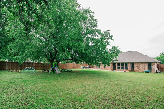 706 W Sherman Drive, Aubrey, TX 76227