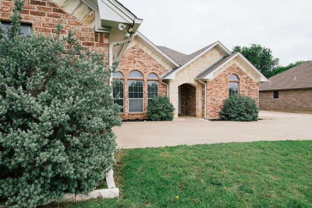 706 W Sherman Drive, Aubrey, TX 76227
