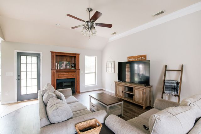706 W Sherman Drive, Aubrey, TX 76227