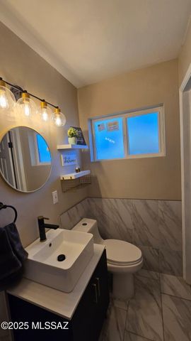 246 S Avenida De La Vista, Tucson, AZ 85710