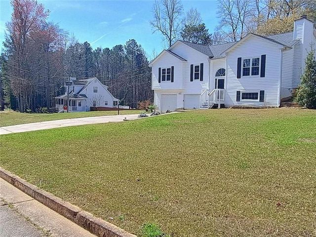 8579 Foxridge Drive, Winston, GA 30187