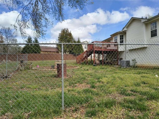8579 Foxridge Drive, Winston, GA 30187