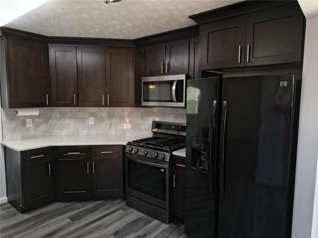 8579 Foxridge Drive, Winston, GA 30187