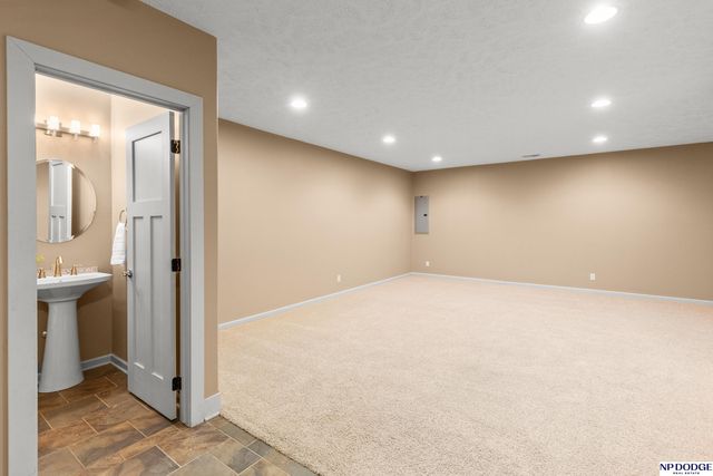 5138 Dodge Street, Omaha, NE 68132