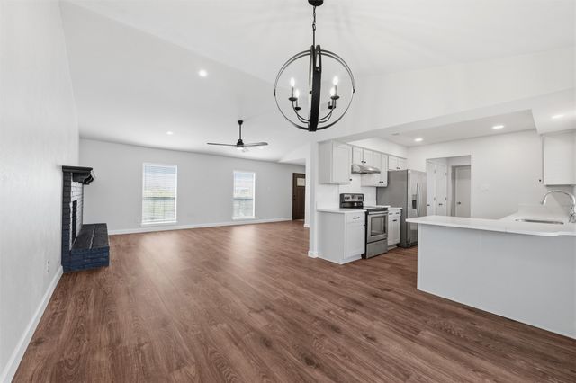 405 Thorn Wood Drive, Euless, TX 76039