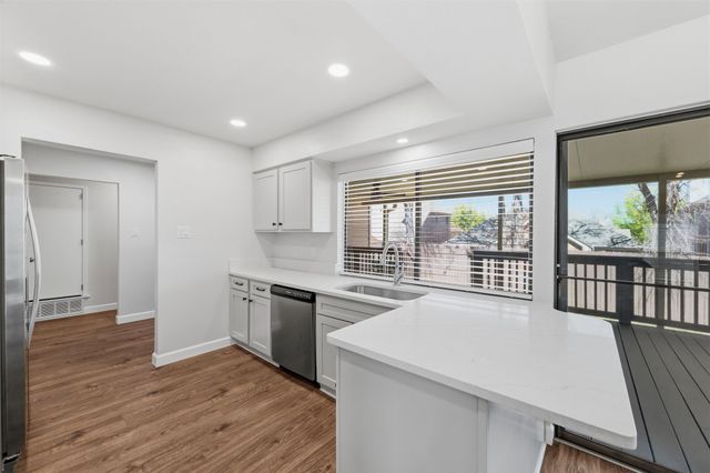 405 Thorn Wood Drive, Euless, TX 76039