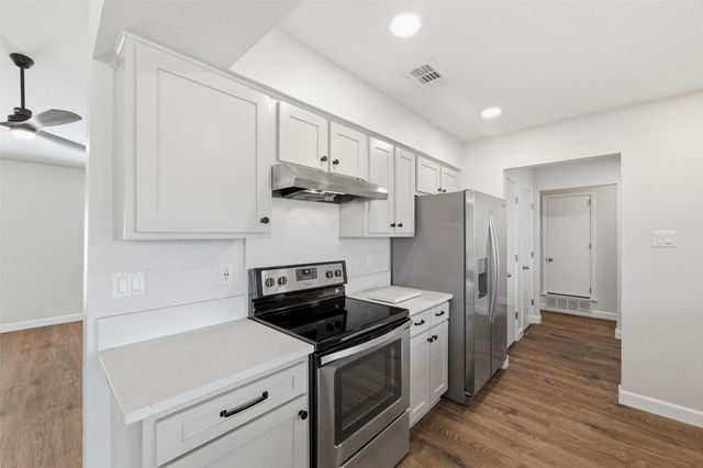 405 Thorn Wood Drive, Euless, TX 76039