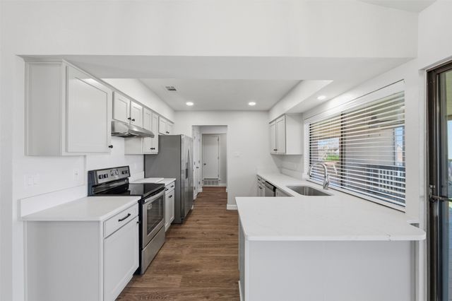 405 Thorn Wood Drive, Euless, TX 76039