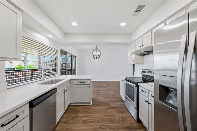 405 Thorn Wood Drive, Euless, TX 76039