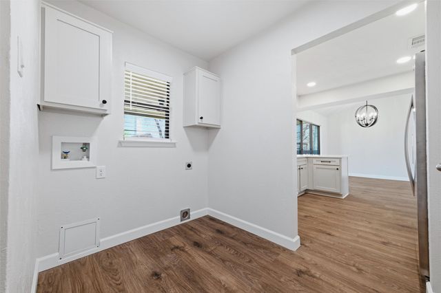 405 Thorn Wood Drive, Euless, TX 76039