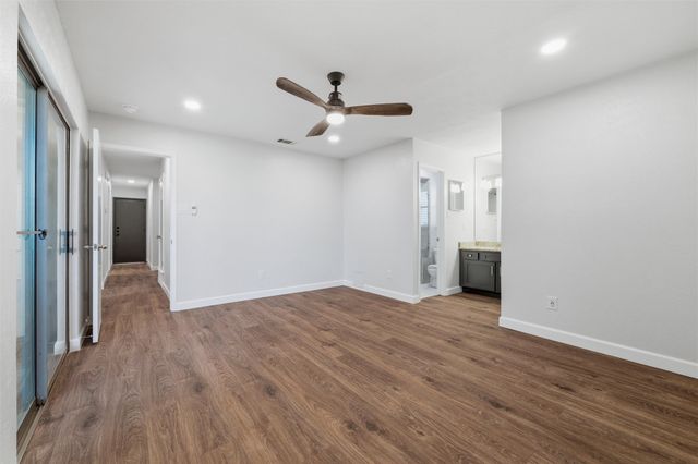 405 Thorn Wood Drive, Euless, TX 76039