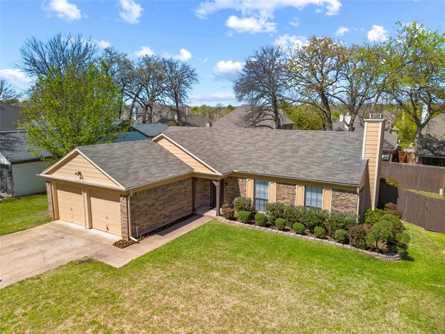 405 Thorn Wood Drive, Euless, TX 76039