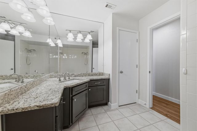 405 Thorn Wood Drive, Euless, TX 76039