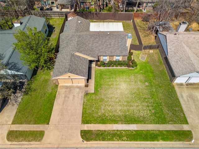 405 Thorn Wood Drive, Euless, TX 76039