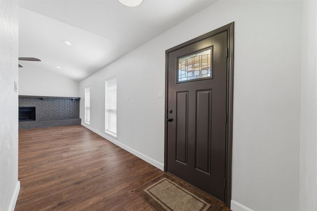 405 Thorn Wood Drive, Euless, TX 76039