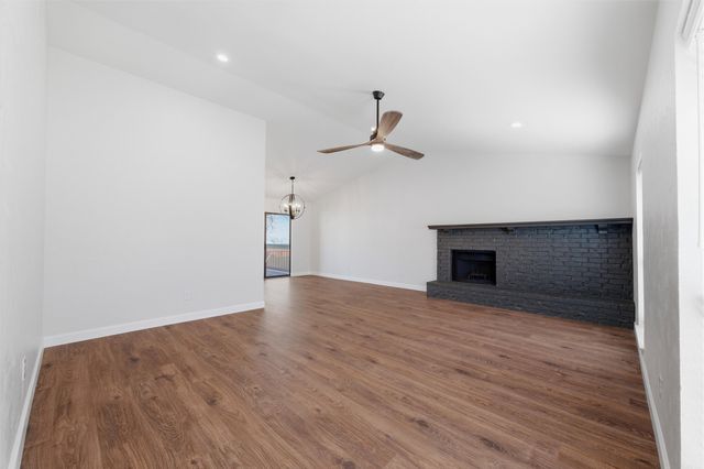 405 Thorn Wood Drive, Euless, TX 76039