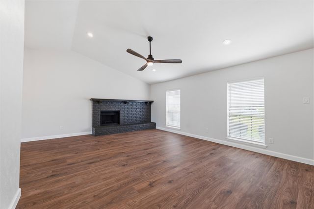 405 Thorn Wood Drive, Euless, TX 76039