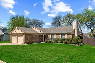 405 Thorn Wood Drive, Euless, TX 76039