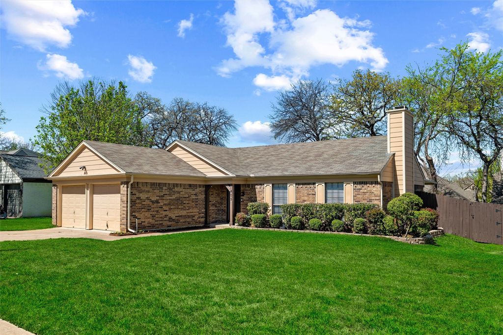 405 Thorn Wood Drive, Euless, TX 76039