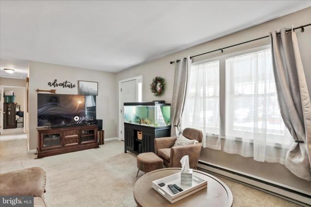 1660 HAWTHORNE LN, Chambersburg, PA 17202