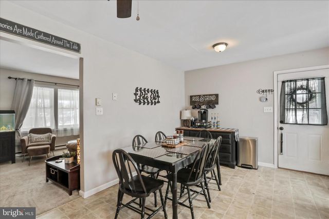 1660 HAWTHORNE LN, Chambersburg, PA 17202