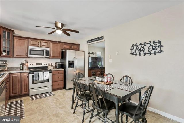 1660 HAWTHORNE LN, Chambersburg, PA 17202