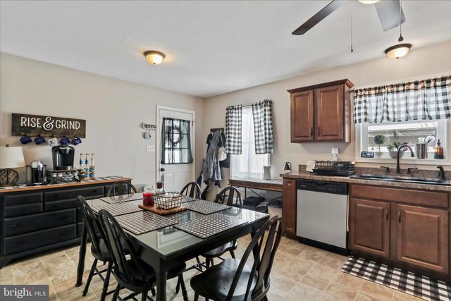 1660 HAWTHORNE LN, Chambersburg, PA 17202