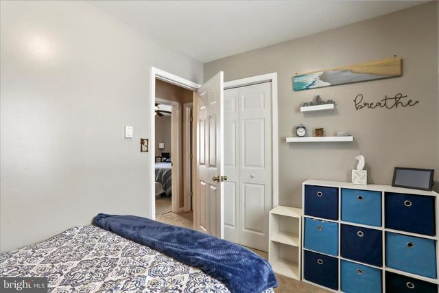 1660 HAWTHORNE LN, Chambersburg, PA 17202