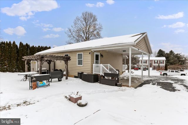 1660 HAWTHORNE LN, Chambersburg, PA 17202