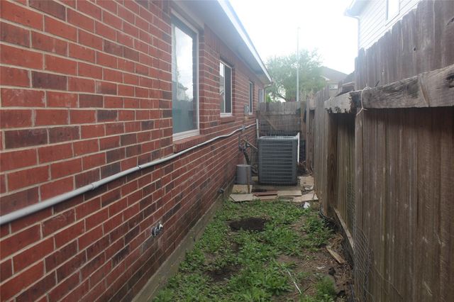 13834 Magnolia Lake Lane, Houston, TX 77083