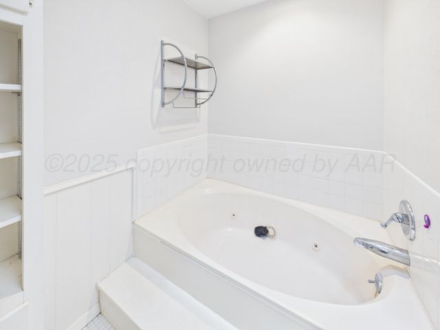 2140 N Dogwood Lane, Pampa, TX 79065