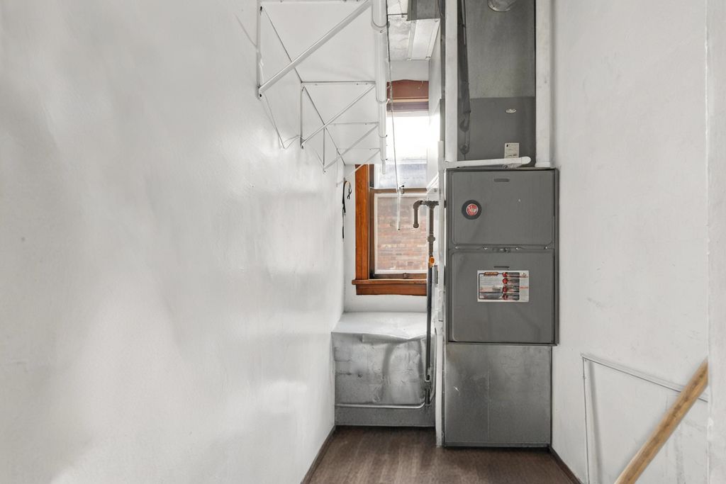 Image 3 of property listing at 5543 W Drummond Place, Chicago, IL 60639