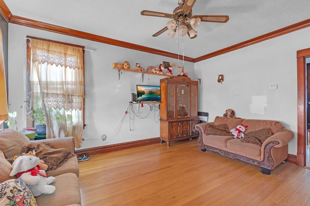 Image 24 of property listing at 5543 W Drummond Place, Chicago, IL 60639