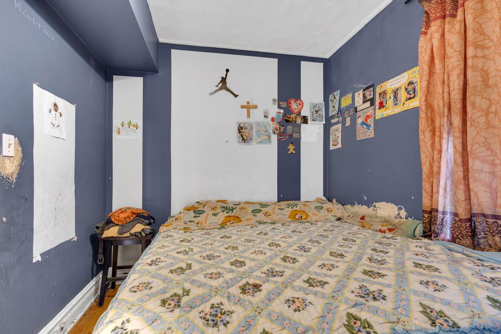 Image 26 of property listing at 5543 W Drummond Place, Chicago, IL 60639