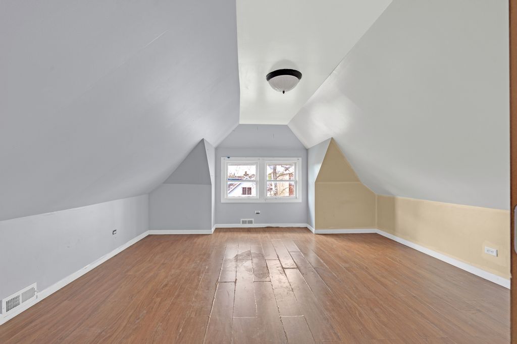 Image 33 of property listing at 5543 W Drummond Place, Chicago, IL 60639