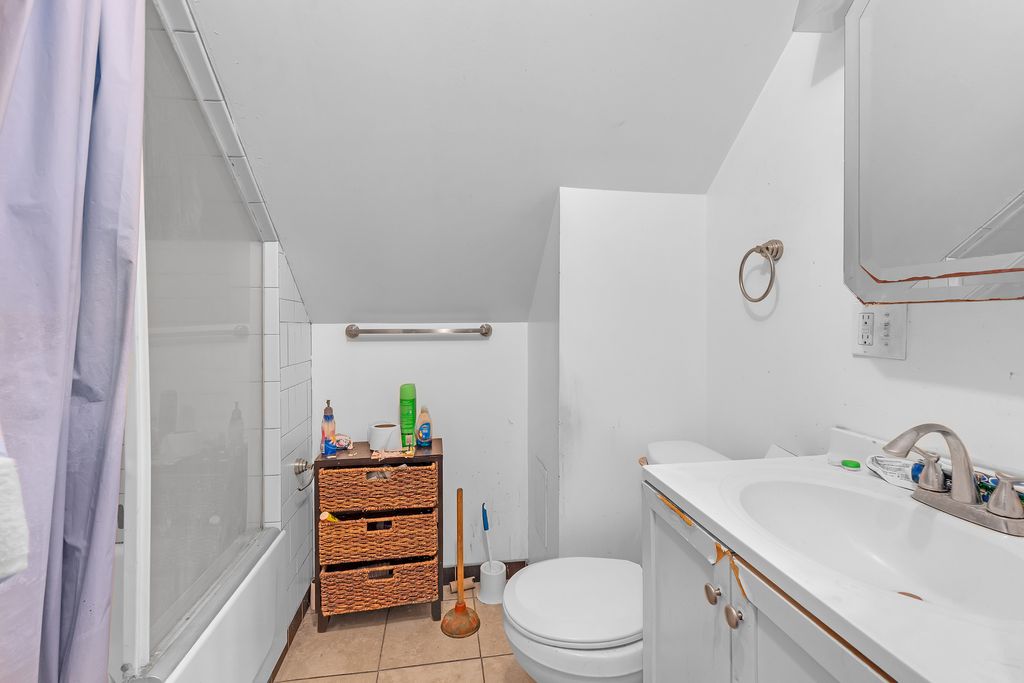 Image 34 of property listing at 5543 W Drummond Place, Chicago, IL 60639