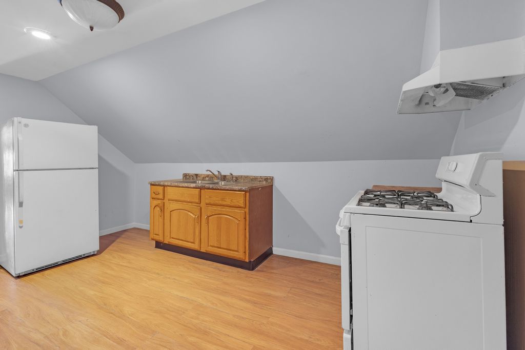 Image 35 of property listing at 5543 W Drummond Place, Chicago, IL 60639