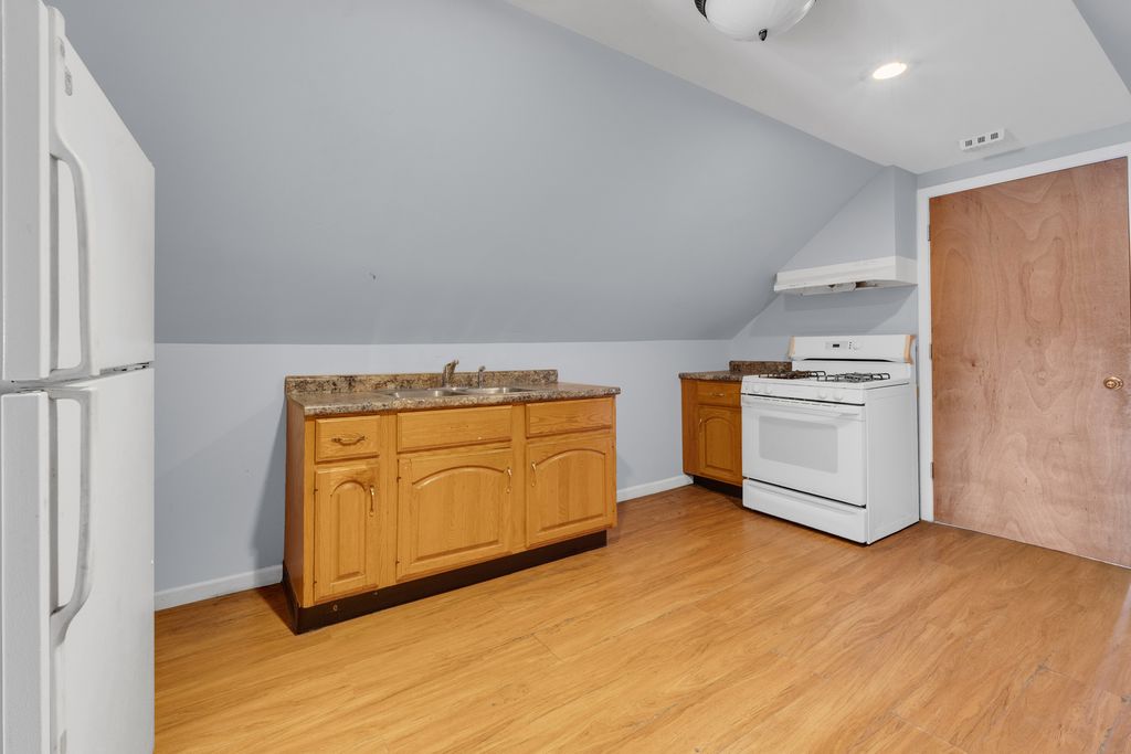 Image 36 of property listing at 5543 W Drummond Place, Chicago, IL 60639