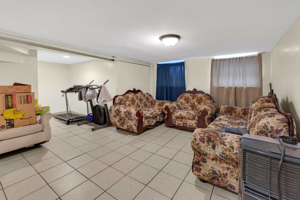 Image 38 of property listing at 5543 W Drummond Place, Chicago, IL 60639