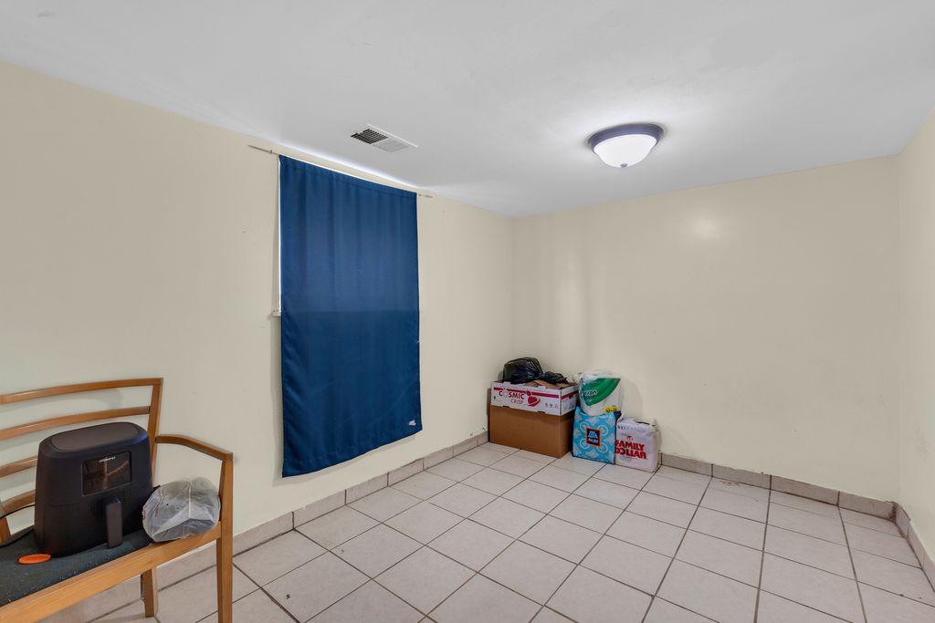 Image 40 of property listing at 5543 W Drummond Place, Chicago, IL 60639